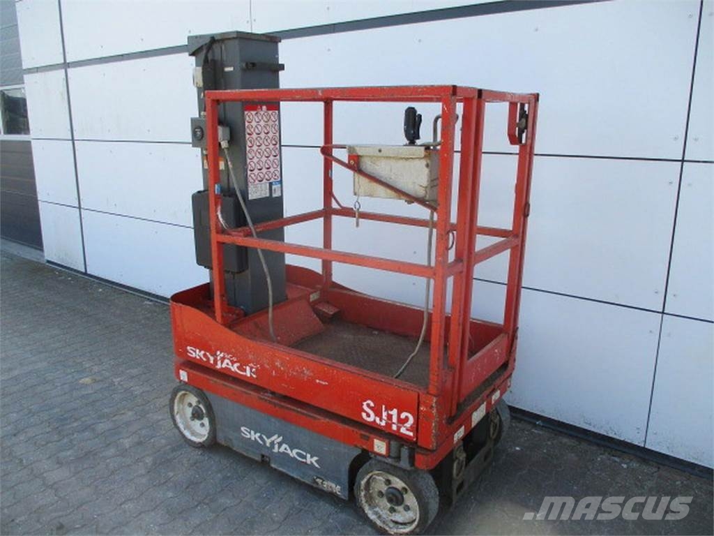 SkyJack SJ12 垂直升降工作台