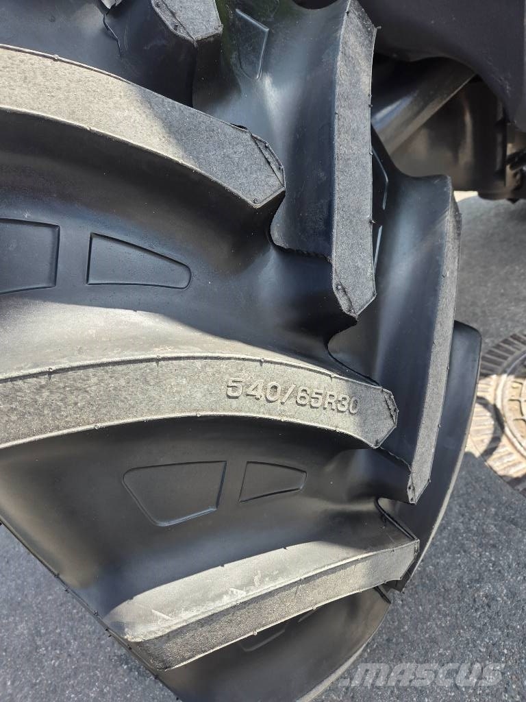 CLAAS Axion 850 トラクター