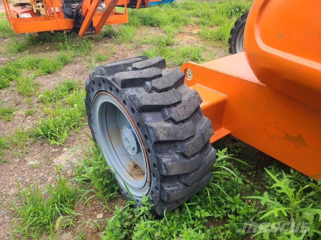 JLG 600 AJ 관절형 전동이동 리프트