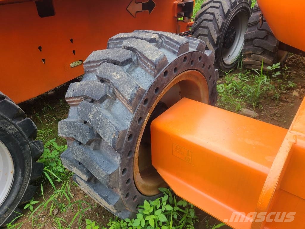 JLG 600 AJ 관절형 전동이동 리프트