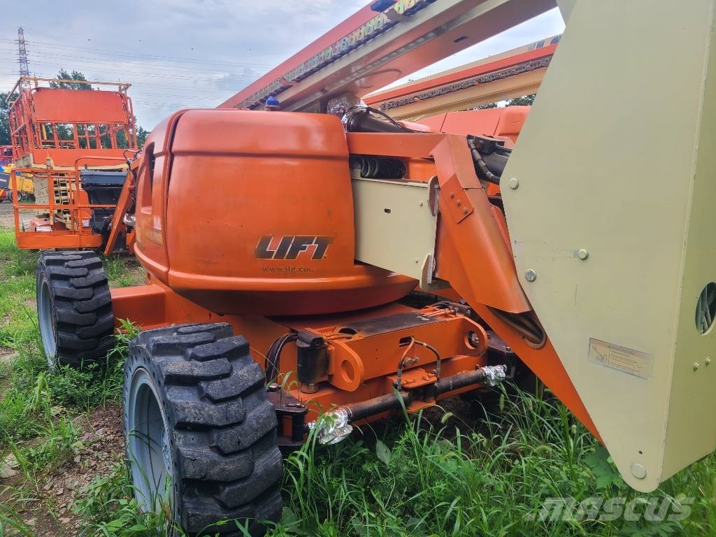 JLG 600 AJ 관절형 전동이동 리프트