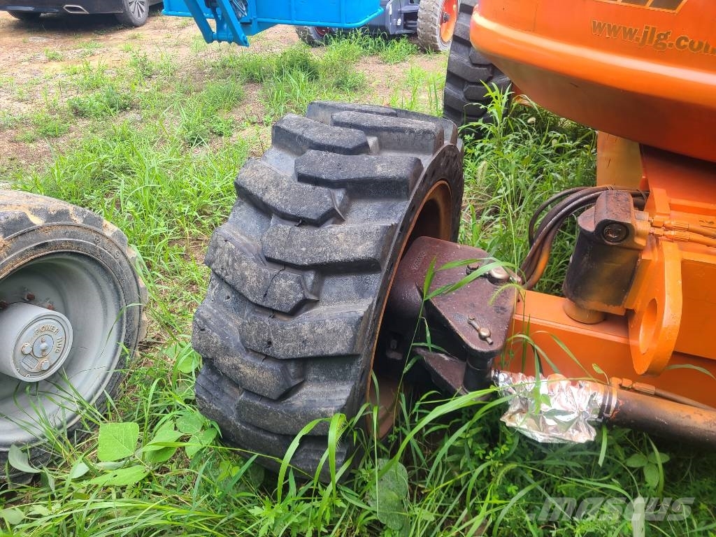 JLG 600 AJ 관절형 전동이동 리프트