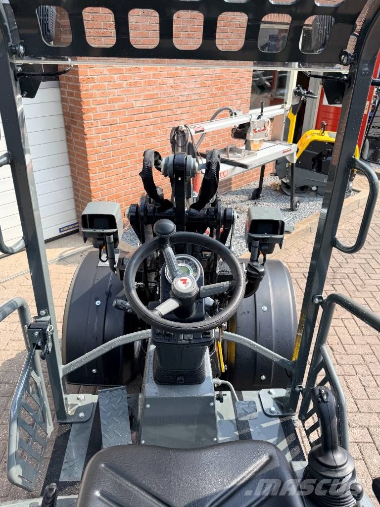 Weidemann 1280 لوادر صغيرة