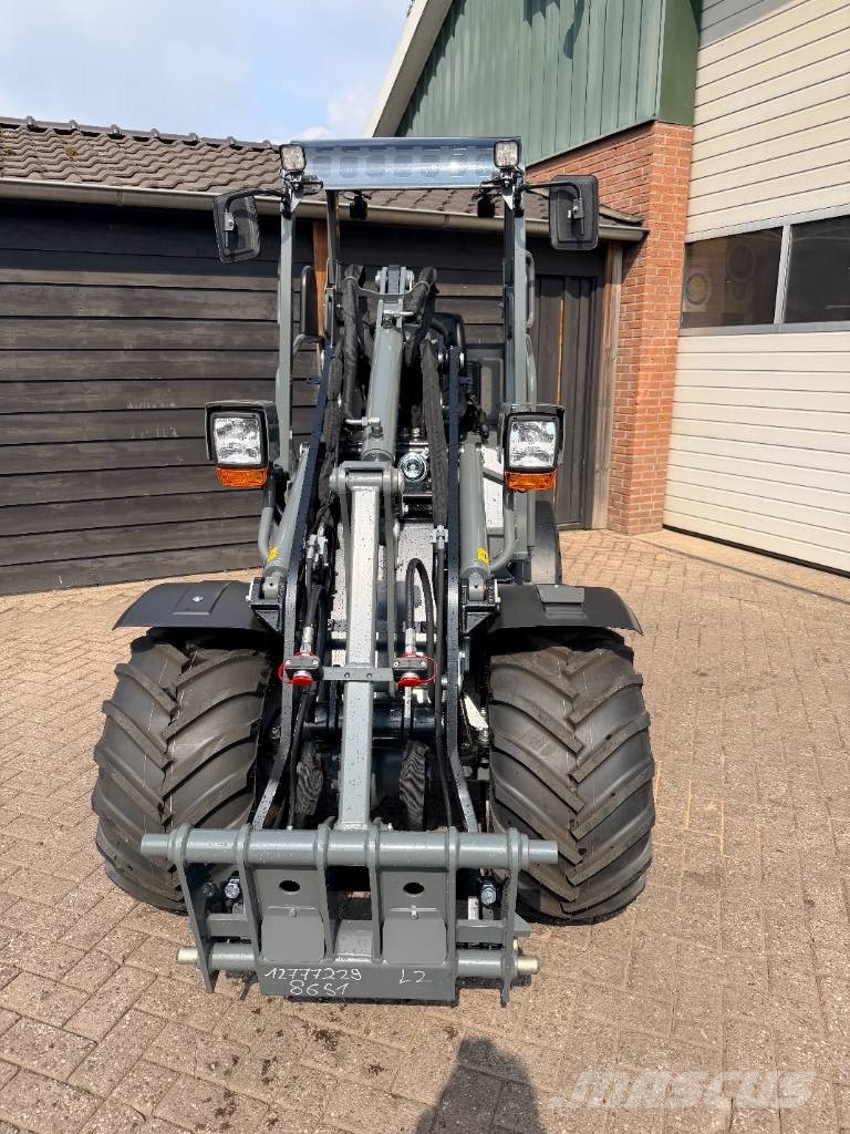 Weidemann 1280 لوادر صغيرة