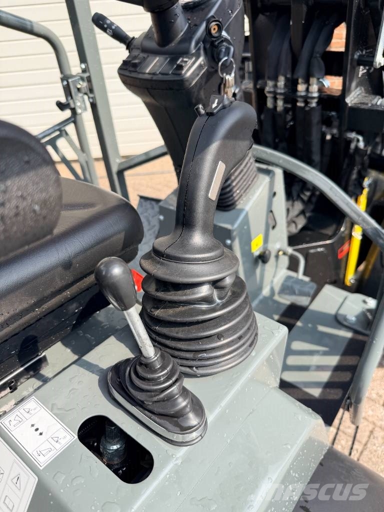 Weidemann 1280 لوادر صغيرة