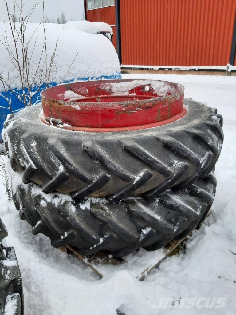Raju 13.6/12-38 levikepyörät Däck, hjul och fälgar