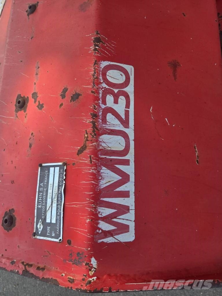 Kuhn WHU 230 جزازات وأغطية المراعي