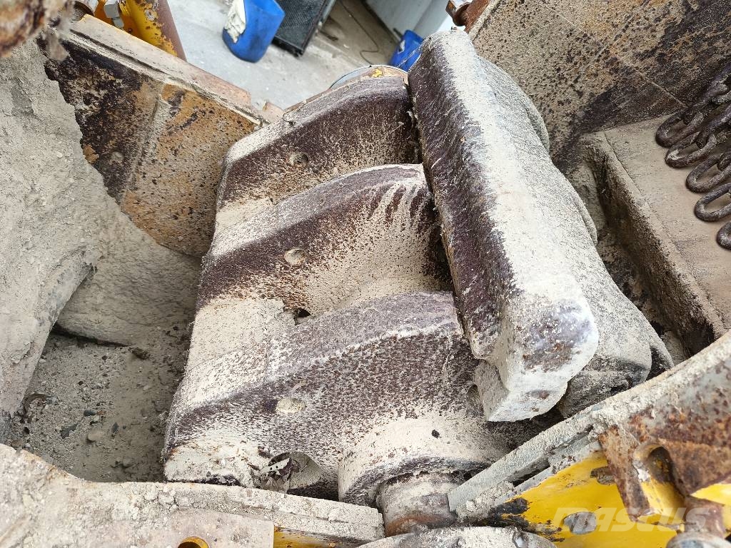 Rubble Master RM 60 crusher vergruizer roterend rotor haakarm Mobile crushers
