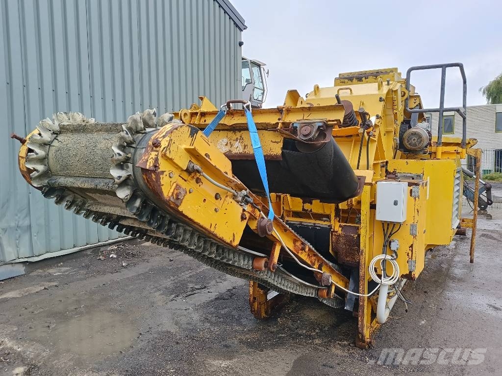 Rubble Master RM 60 crusher vergruizer roterend rotor haakarm Mobile crushers