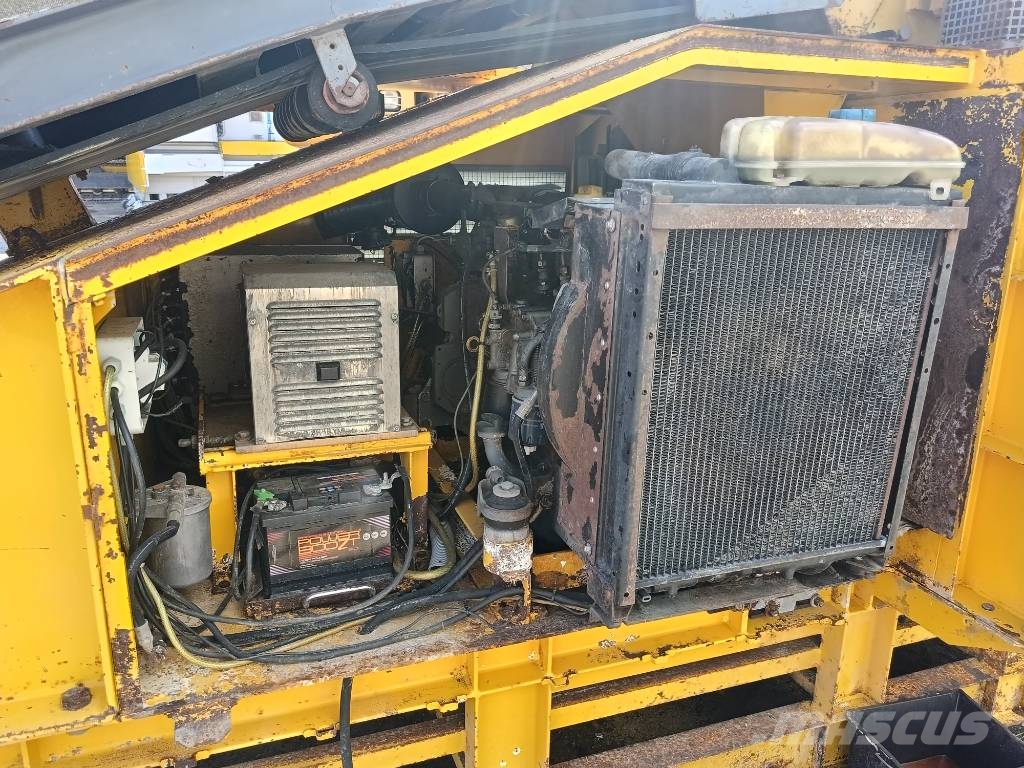 Rubble Master RM 60 crusher vergruizer roterend rotor haakarm Mobile crushers
