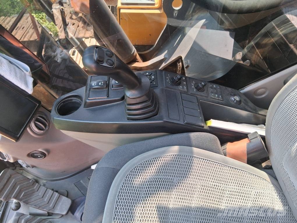 Volvo EC 300 E حفارات زحافة