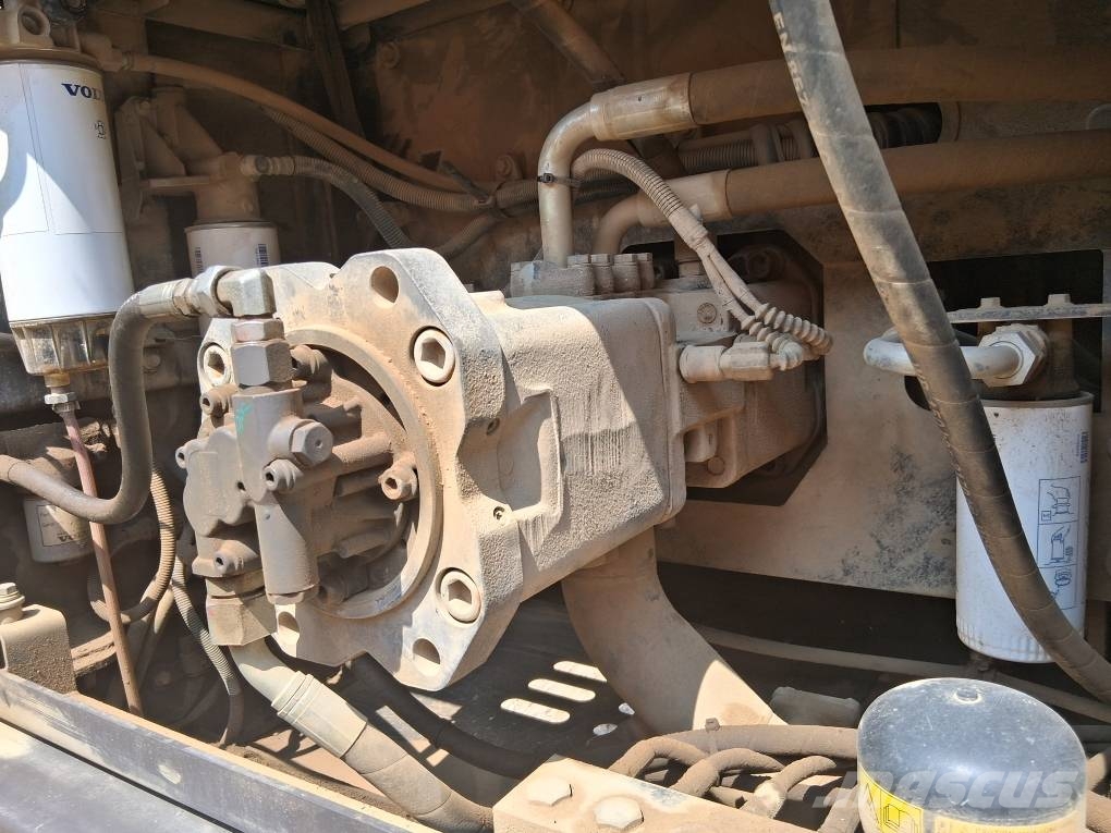 Volvo EC 300 E حفارات زحافة