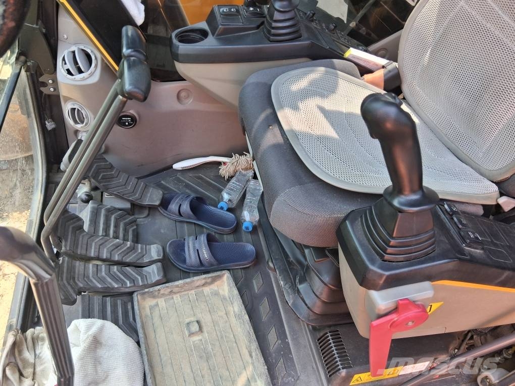 Volvo EC 300 E حفارات زحافة