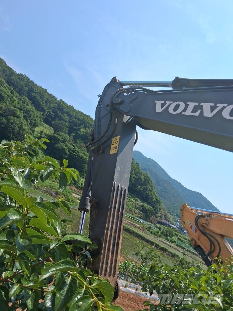 Volvo EC 300 E حفارات زحافة