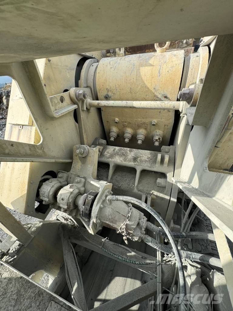 Metso 110 自走式スクリーン