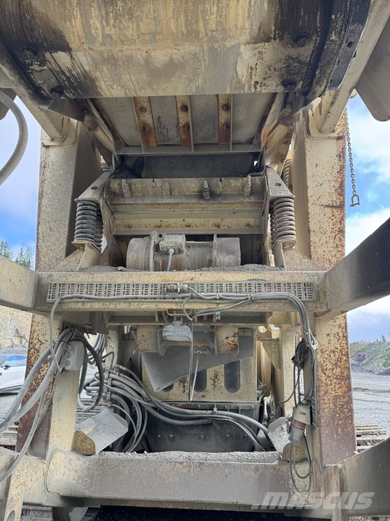 Metso 110 自走式スクリーン