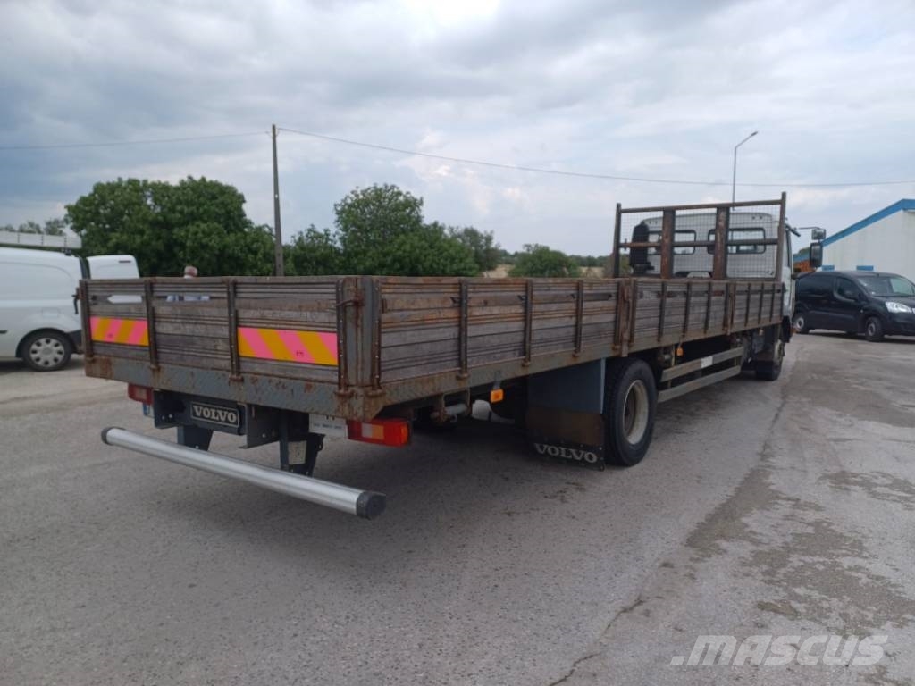 Volvo FL6 180 Camiones de cama baja