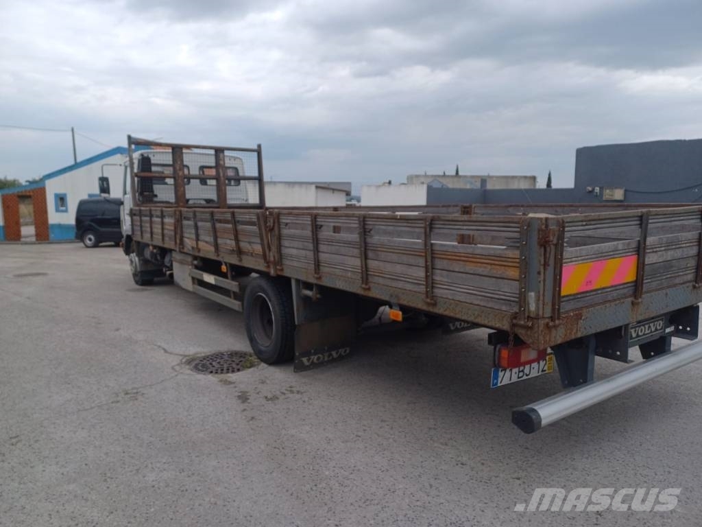 Volvo FL6 180 Camiones de cama baja