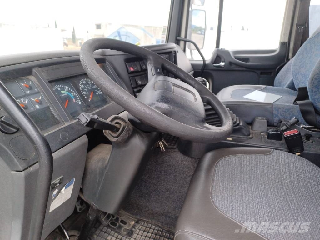 Volvo FL6 180 Camiones de cama baja