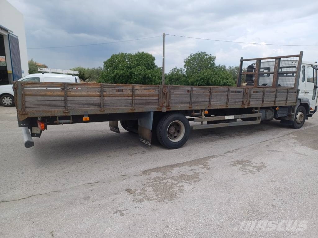 Volvo FL6 180 Camiones de cama baja