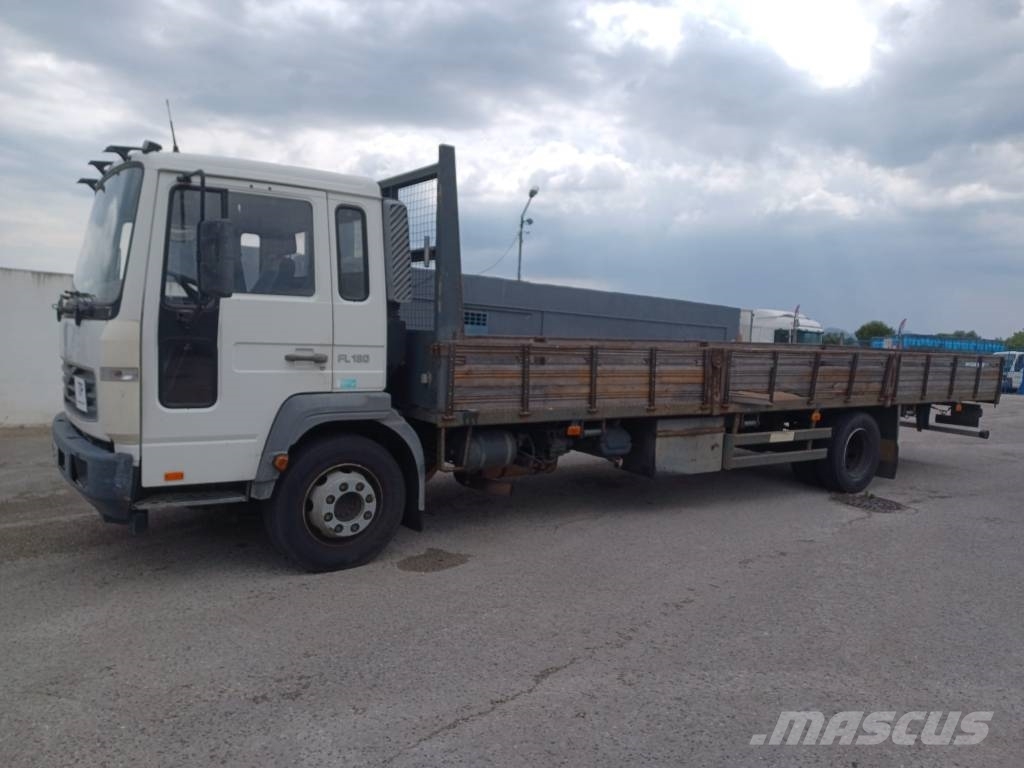 Volvo FL6 180 Camiones de cama baja