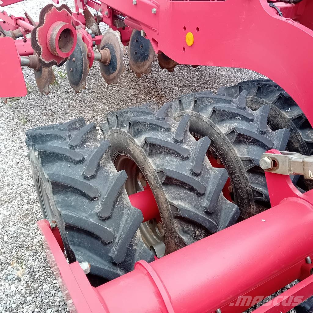 Horsch Pronto 3 DC 多功能条播机
