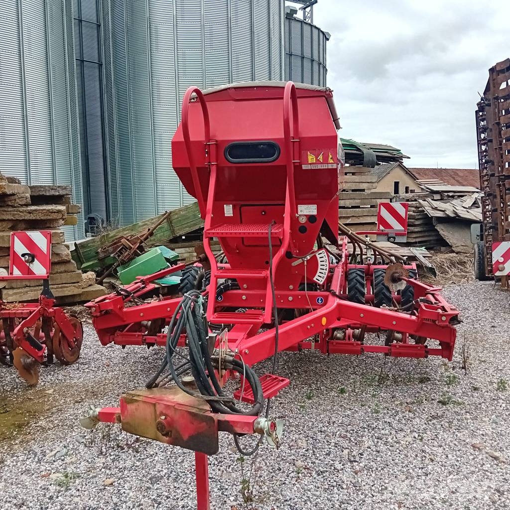 Horsch Pronto 3 DC 多功能条播机