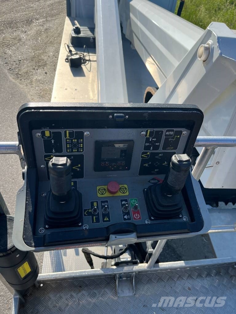 VERSALIFT VTX-240.3 Teherautóra szerelt emelők és állványok