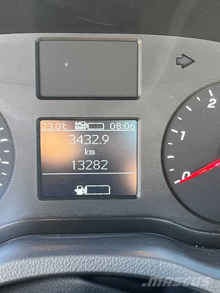 VERSALIFT VTX-240.3 Teherautóra szerelt emelők és állványok