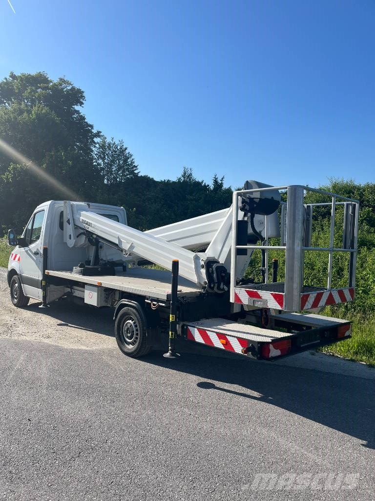 VERSALIFT VTX-240.3 Teherautóra szerelt emelők és állványok
