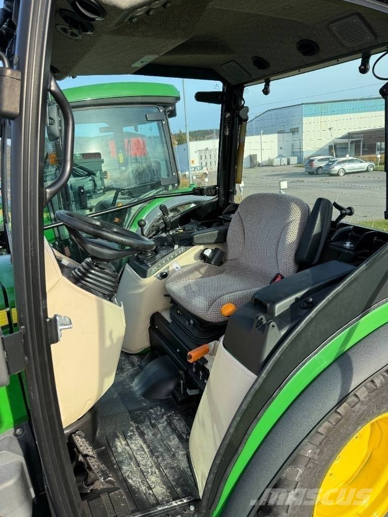 John Deere 2032 R Skid steer loaders