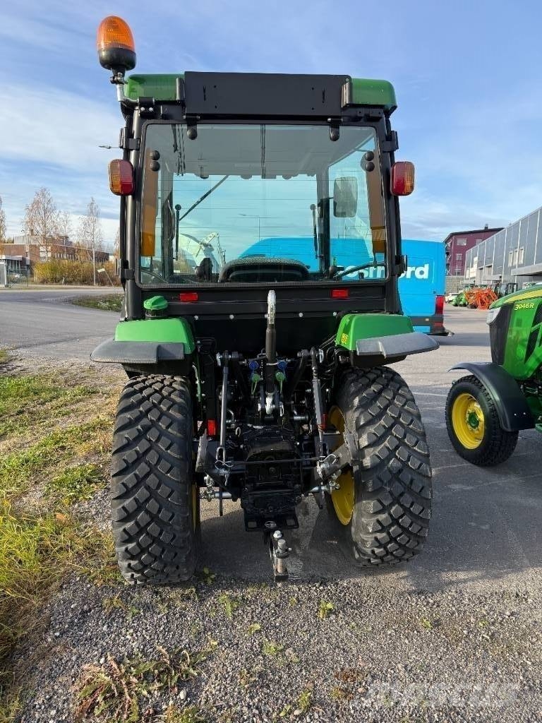 John Deere 2032 R Skid steer loaders
