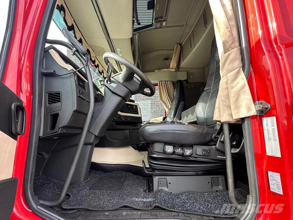 Volvo FH 500 8X2 TREKKER BAKWAGEN +PALFINGER PK 8802 EH Kranen voor alle terreinen