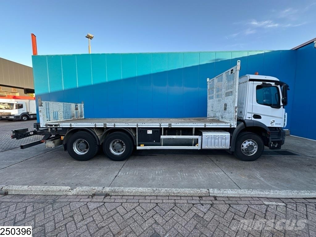 Mercedes-Benz Arocs 2636 EURO 6, 6x4, PTO, Steel suspension Platte bakwagens