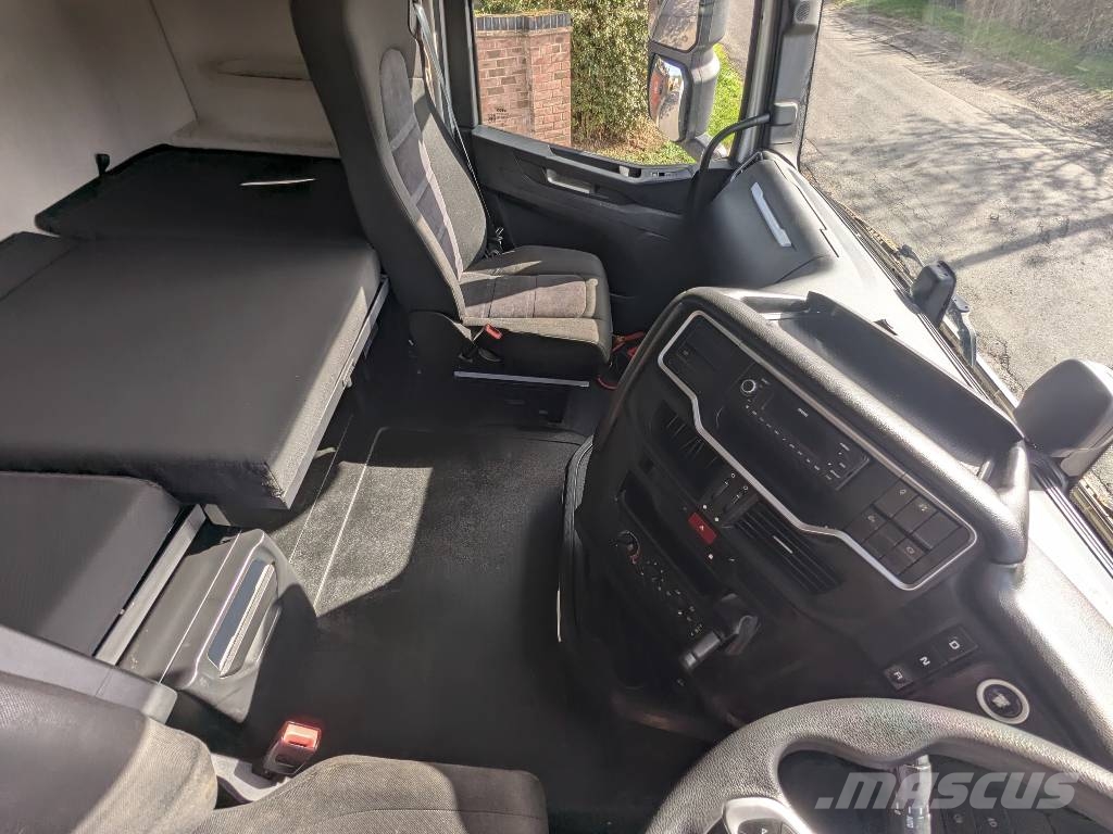 Iveco S-Way 460 中古トラクターヘッド | トレーラーヘッド