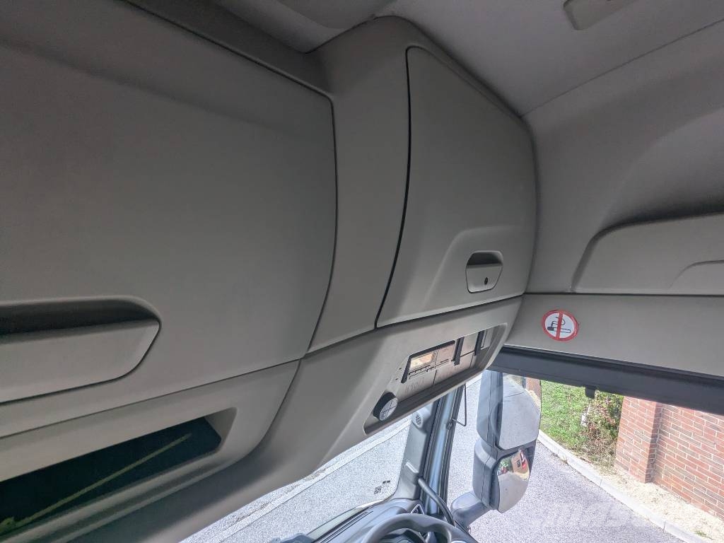 Iveco S-Way 460 中古トラクターヘッド | トレーラーヘッド
