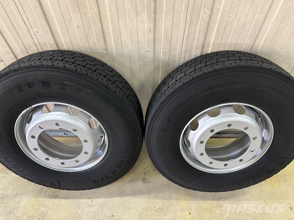 Michelin XFN2+ 315/80 käytetyt eturenkaat uusilla vanteilla Pneumatiky, kolesá a ráfiky