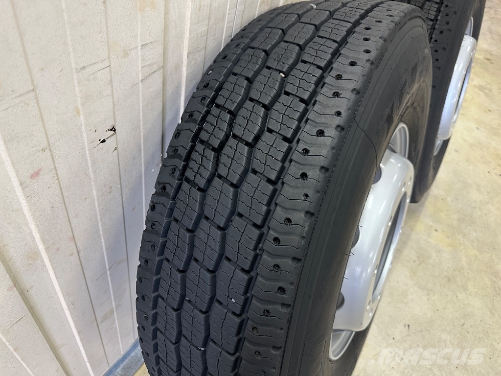 Michelin XFN2+ 315/80 käytetyt eturenkaat uusilla vanteilla Pneumatiky, kolesá a ráfiky
