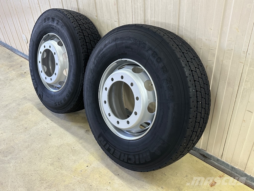 Michelin XFN2+ 315/80 käytetyt eturenkaat uusilla vanteilla Pneumatiky, kolesá a ráfiky