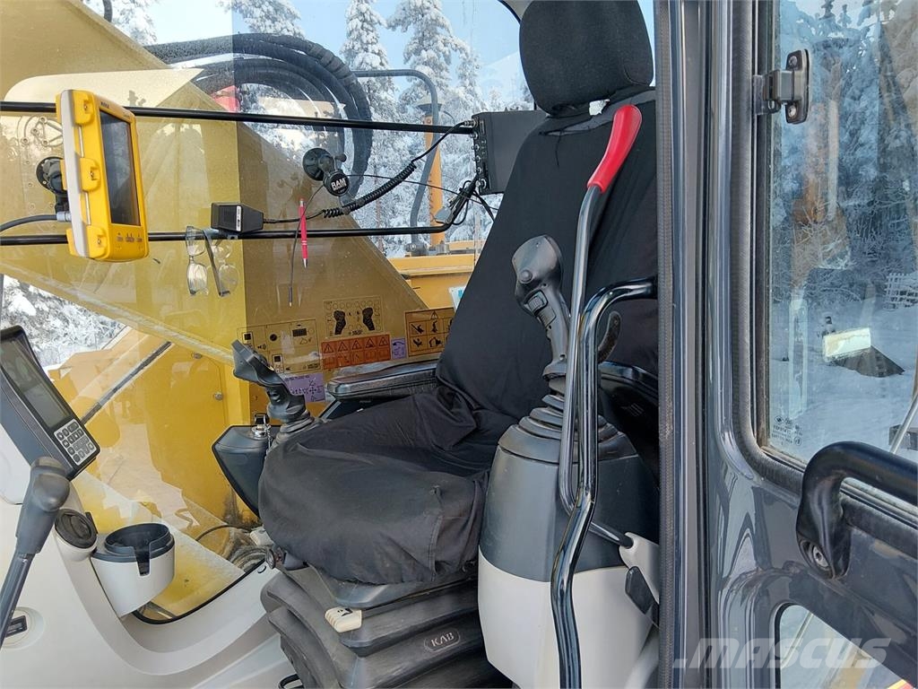 New Holland Kobelco E260 CSR حفارات زحافة