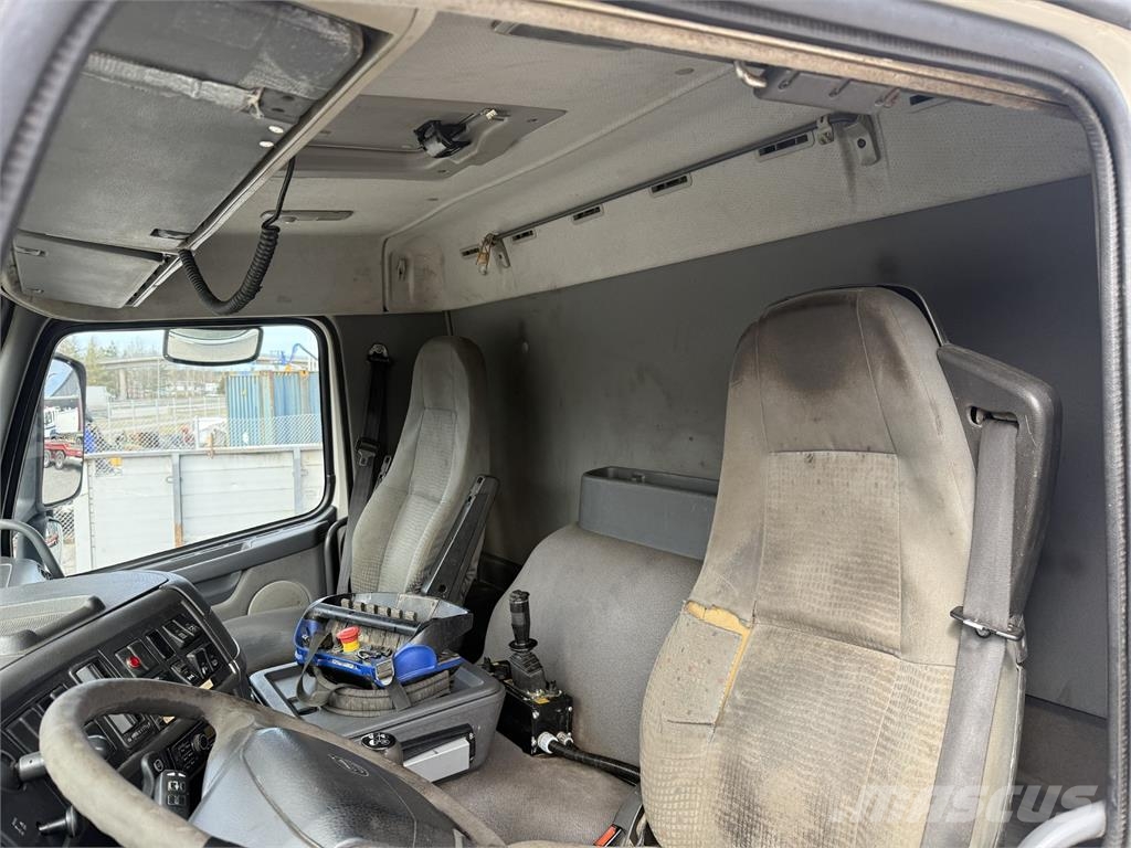 Volvo FM300 6X2 Vlakke laadvloer met kraan