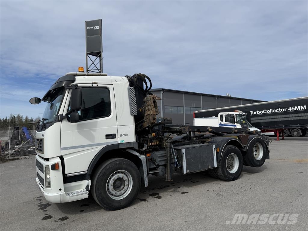 Volvo FM300 6X2 Vlakke laadvloer met kraan