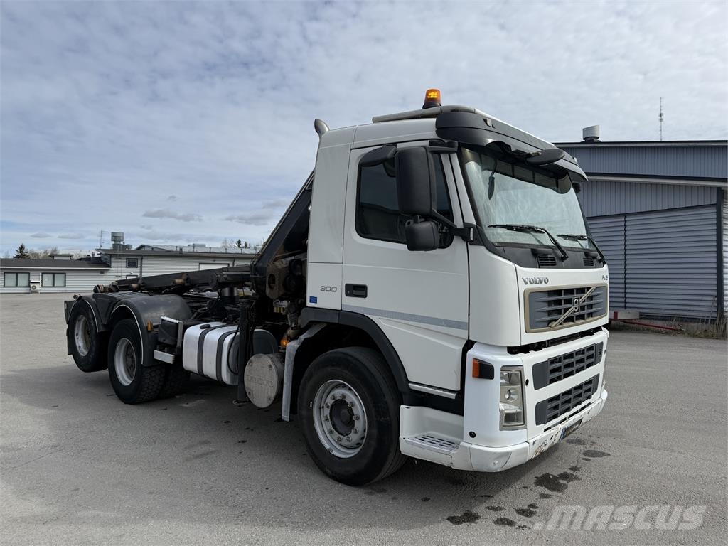 Volvo FM300 6X2 Vlakke laadvloer met kraan