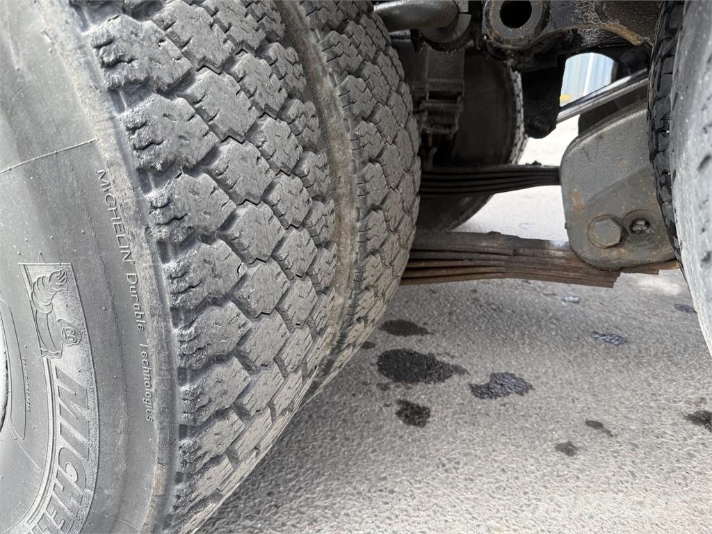 Volvo FM300 6X2 Vlakke laadvloer met kraan