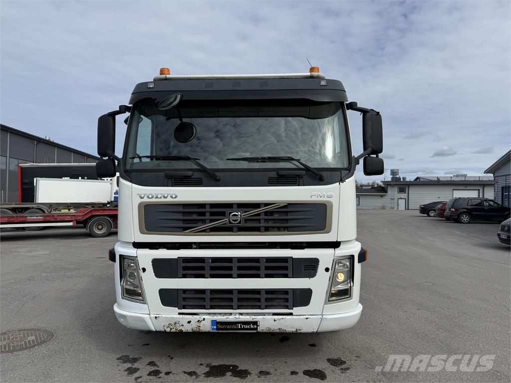 Volvo FM300 6X2 Vlakke laadvloer met kraan