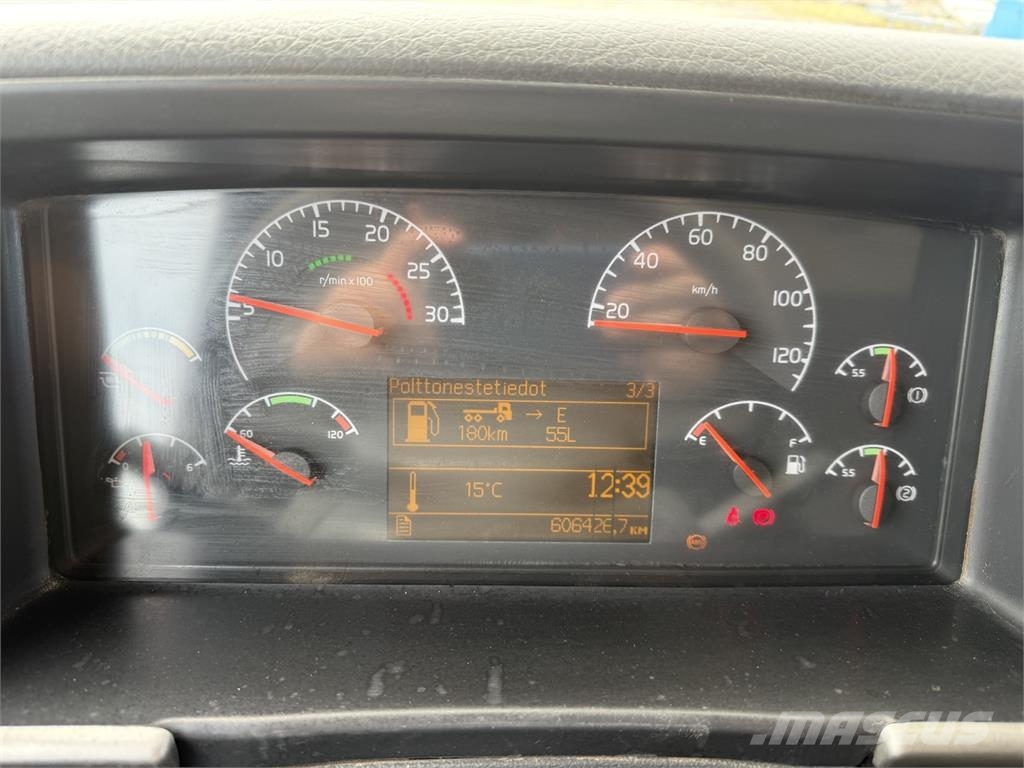 Volvo FM300 6X2 Vlakke laadvloer met kraan