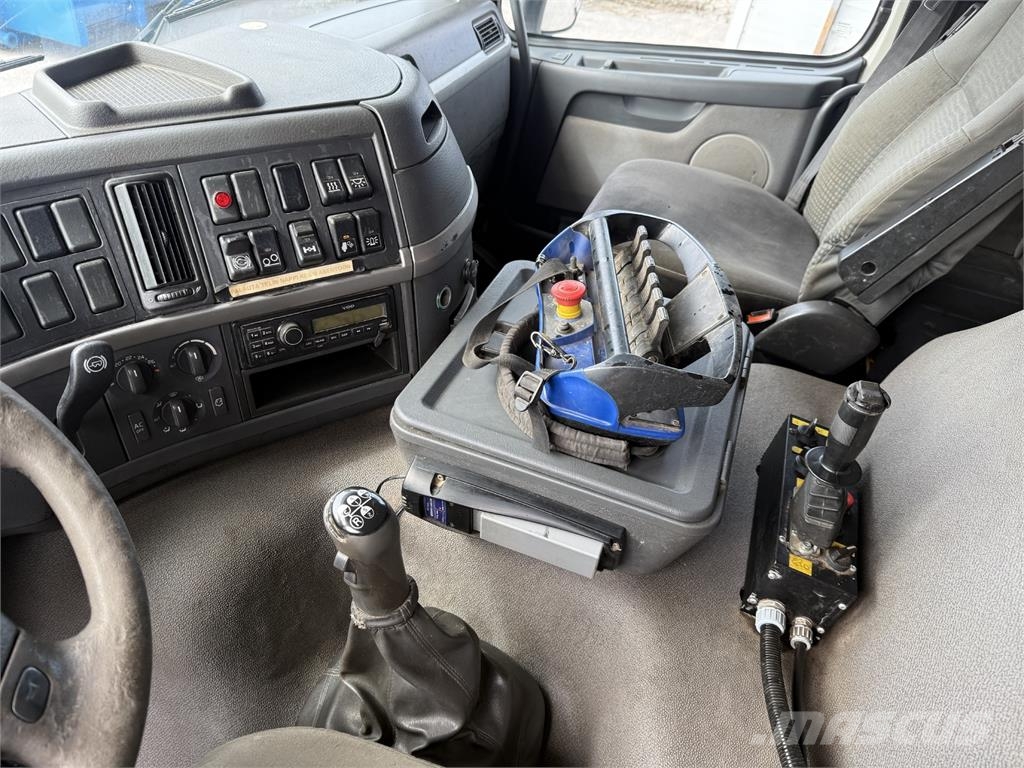 Volvo FM300 6X2 Vlakke laadvloer met kraan