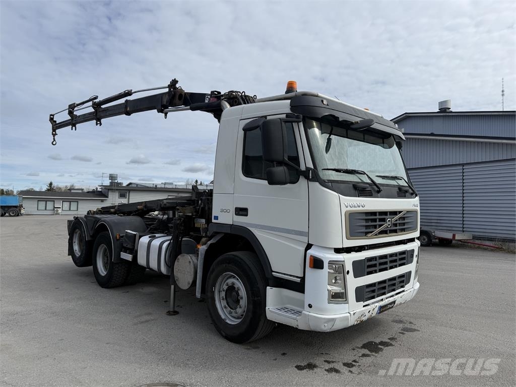 Volvo FM300 6X2 Vlakke laadvloer met kraan