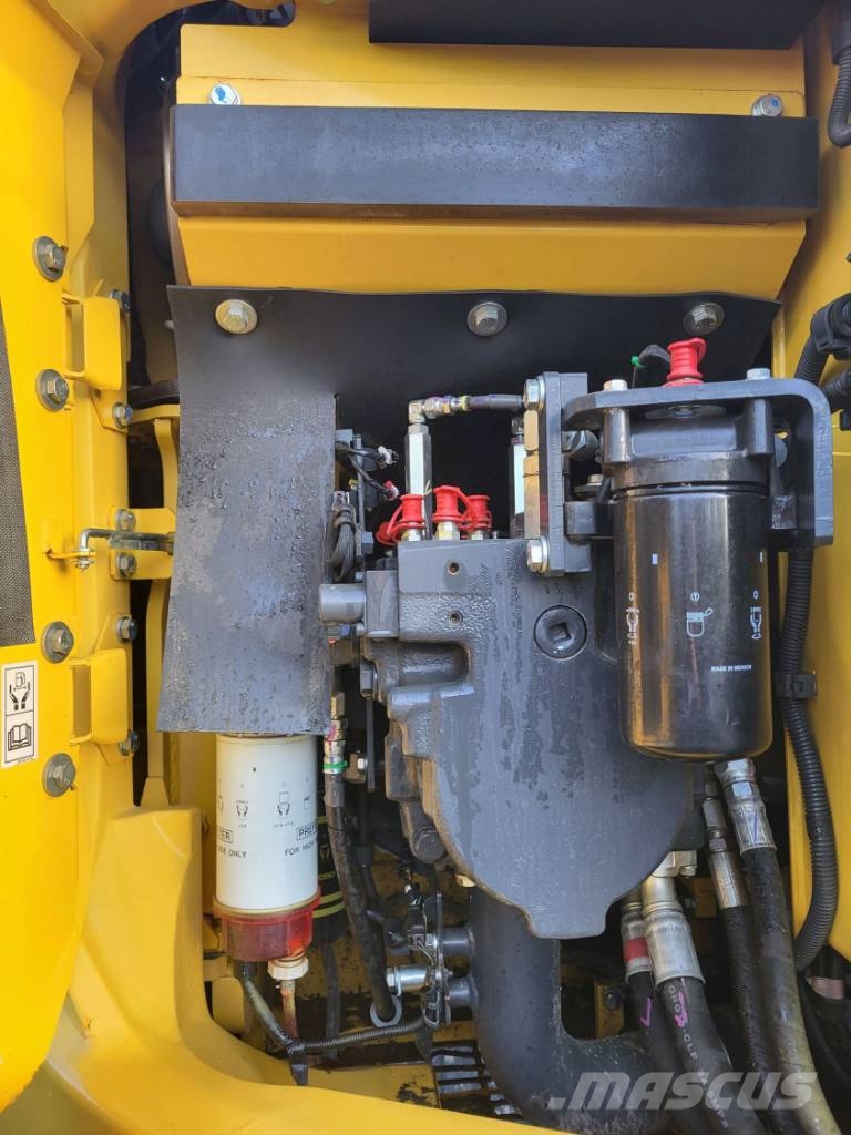 Komatsu PC228USLC-11 Escavadeiras de esteiras