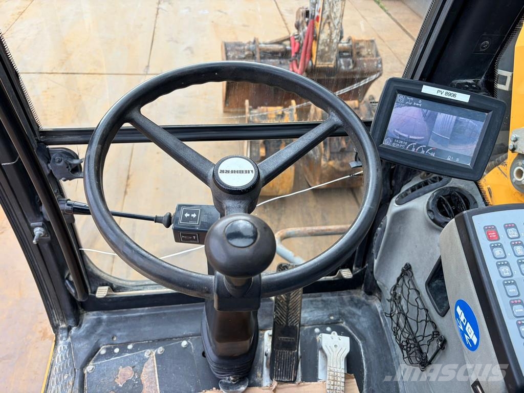 Liebherr A910 Compact Gumikerekes kotrók